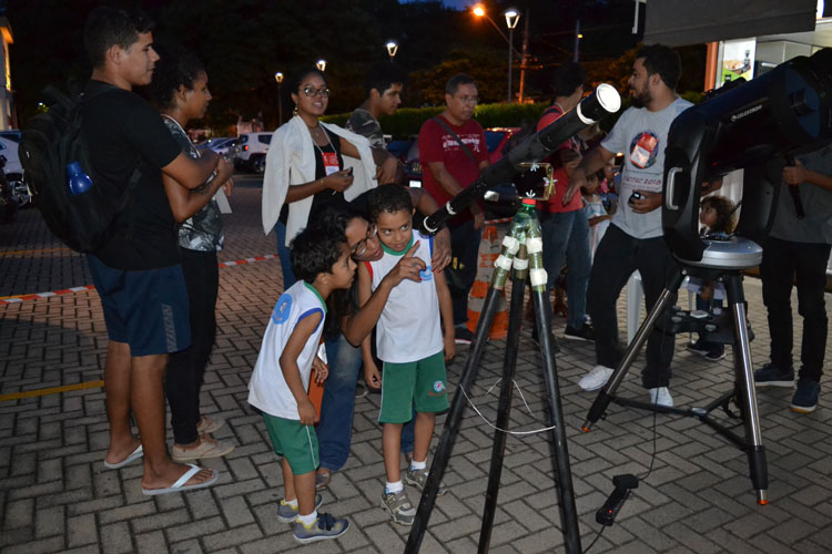 Obsevação do Céu Noturno reuniu crianças durante a 3ª Secitec do IFG - Câmpus Goiânia